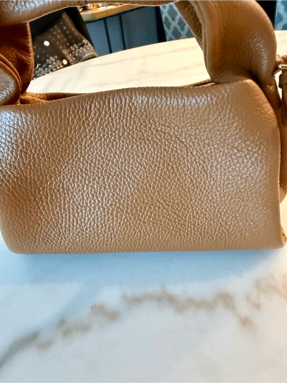 Quince Cuyana Kaia Crossbody Bag – Caramel Brown Leather - Picture 3 of 5